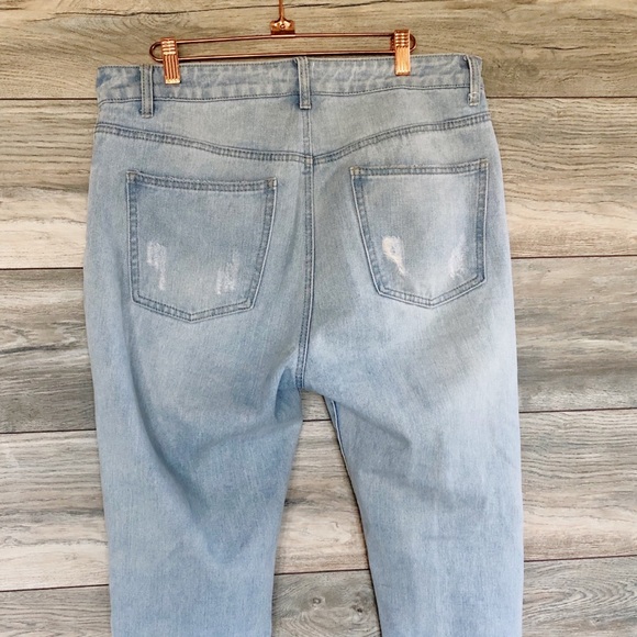 Princess Polly light wash distressed boyfriend jeans - Picture 5 of 6